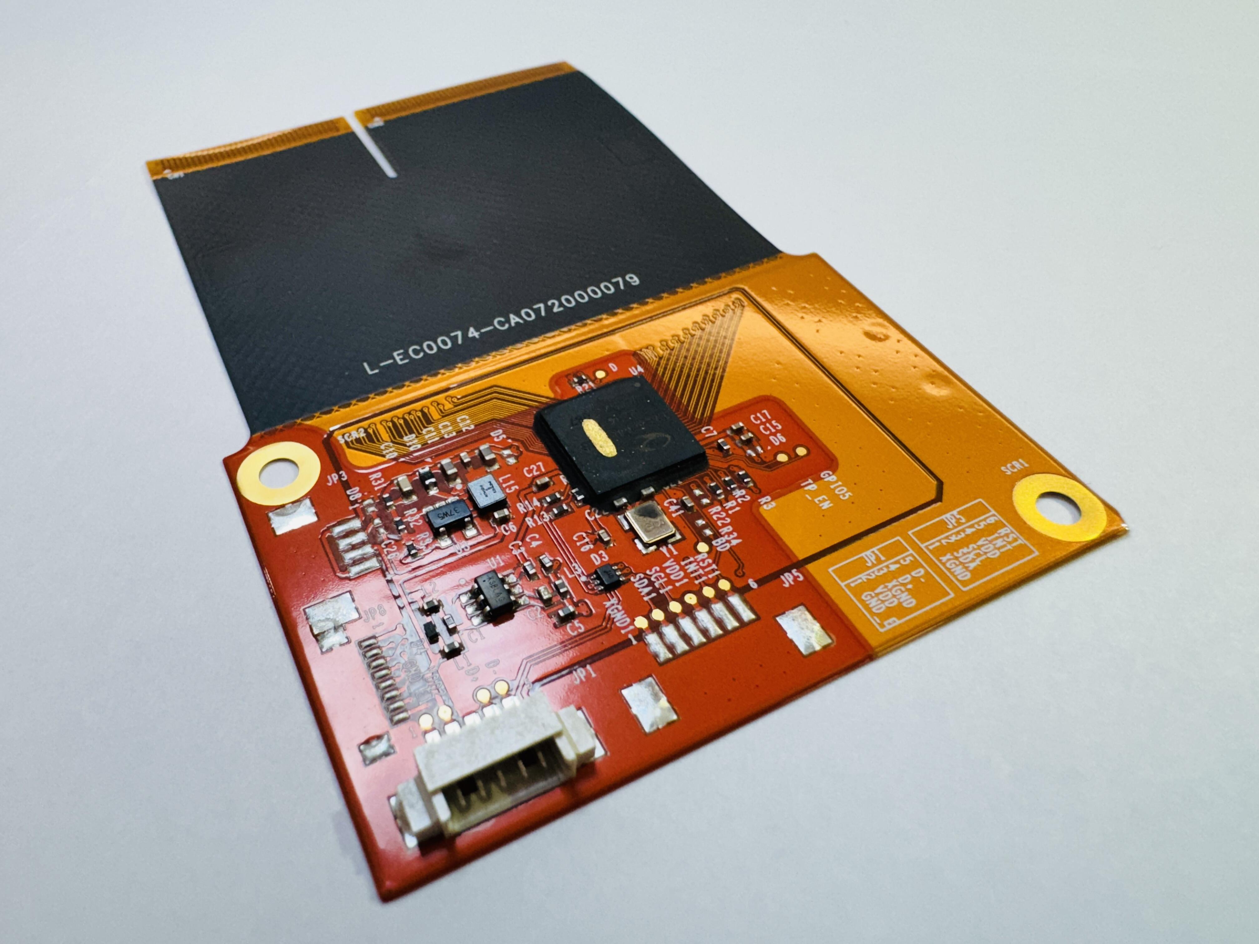 雙層 FPC 電路板組件，具備高密度 SMT 元件貼裝與結構補強，實現觸控模組的高可靠度訊號傳輸